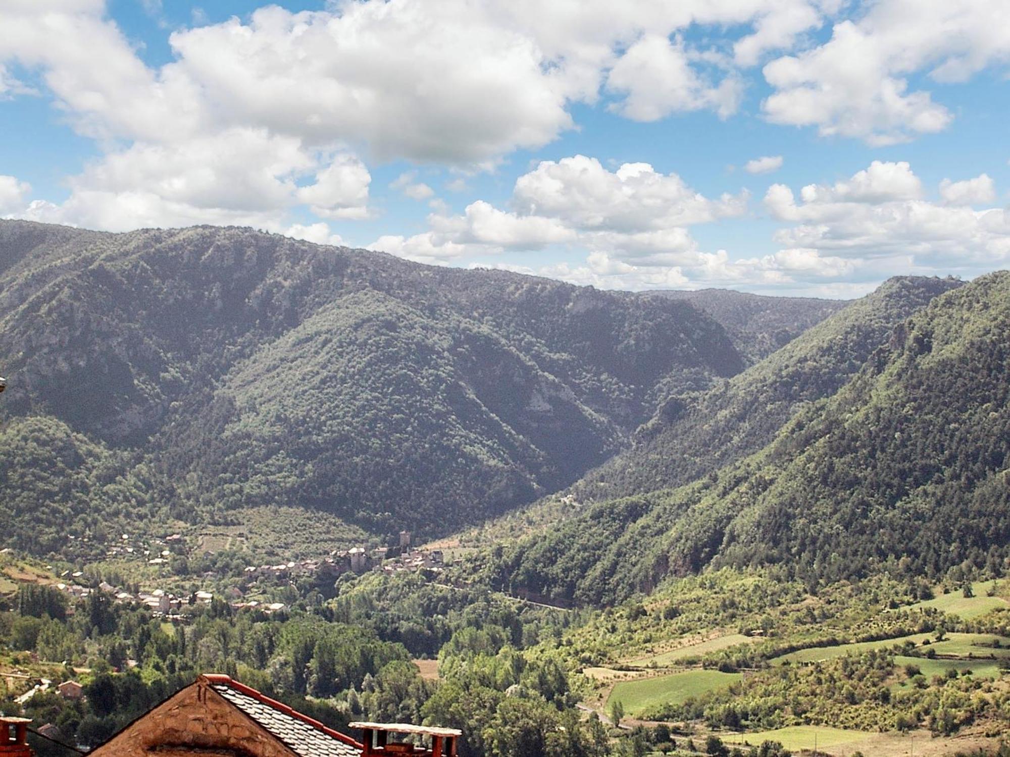 Maison Pittoresque A Mostuejouls Avec Vue Sur La Montagne Exterior photo